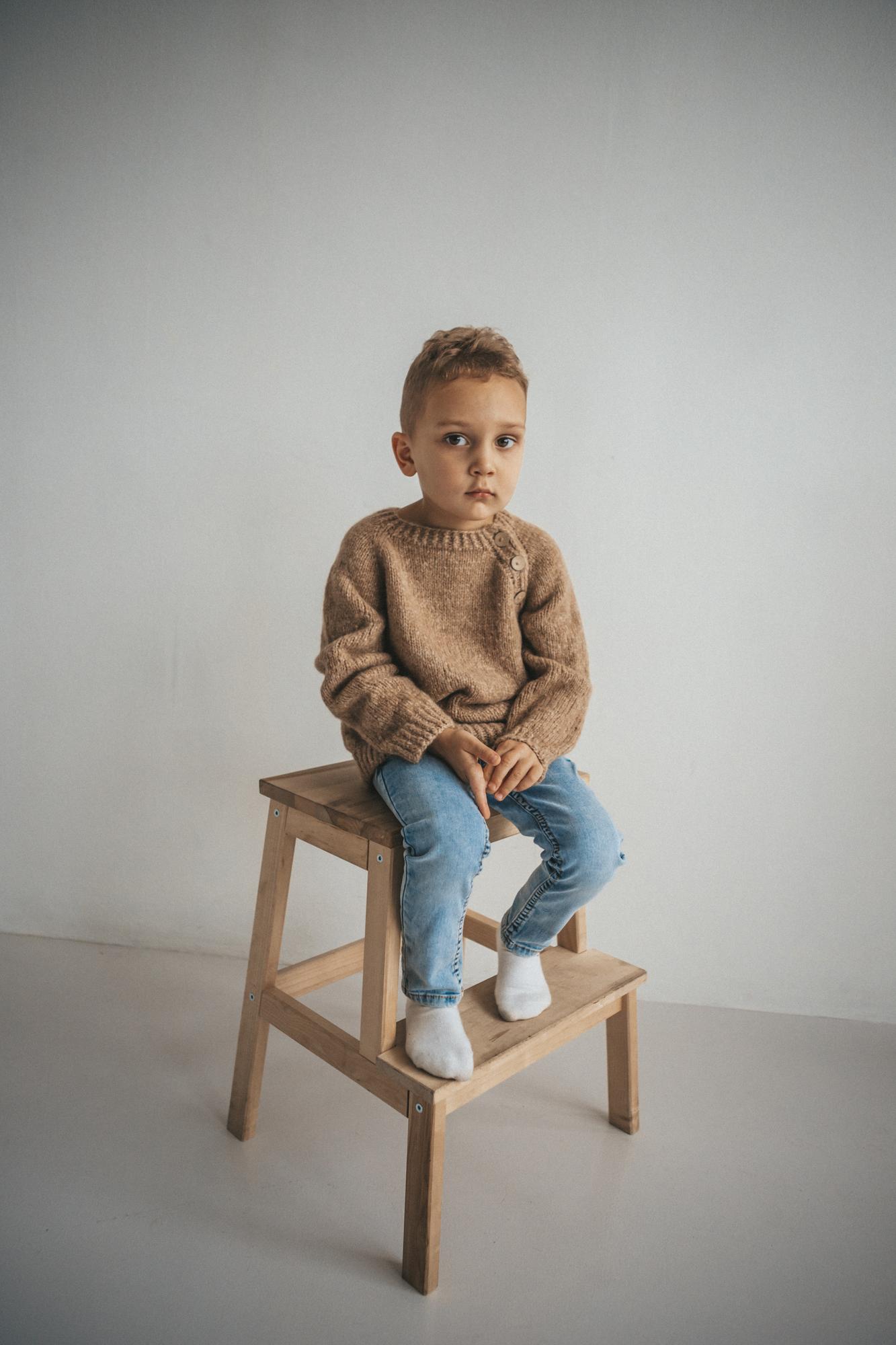 Вязаный детский свитер