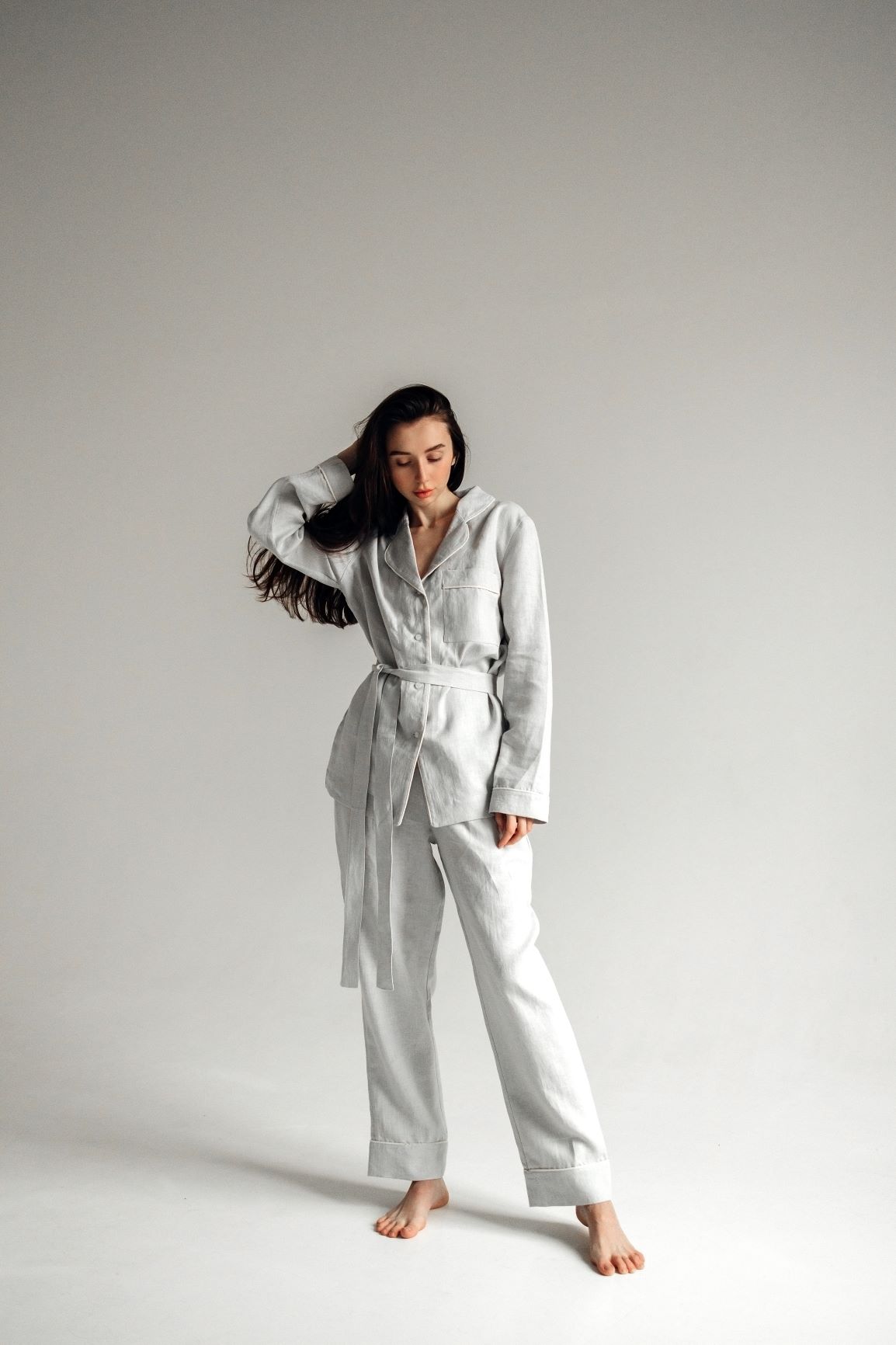 WOMEN'S CLASSIC LINEN PAJAMA SET WITH COTTON ENGING. Color "Fog"