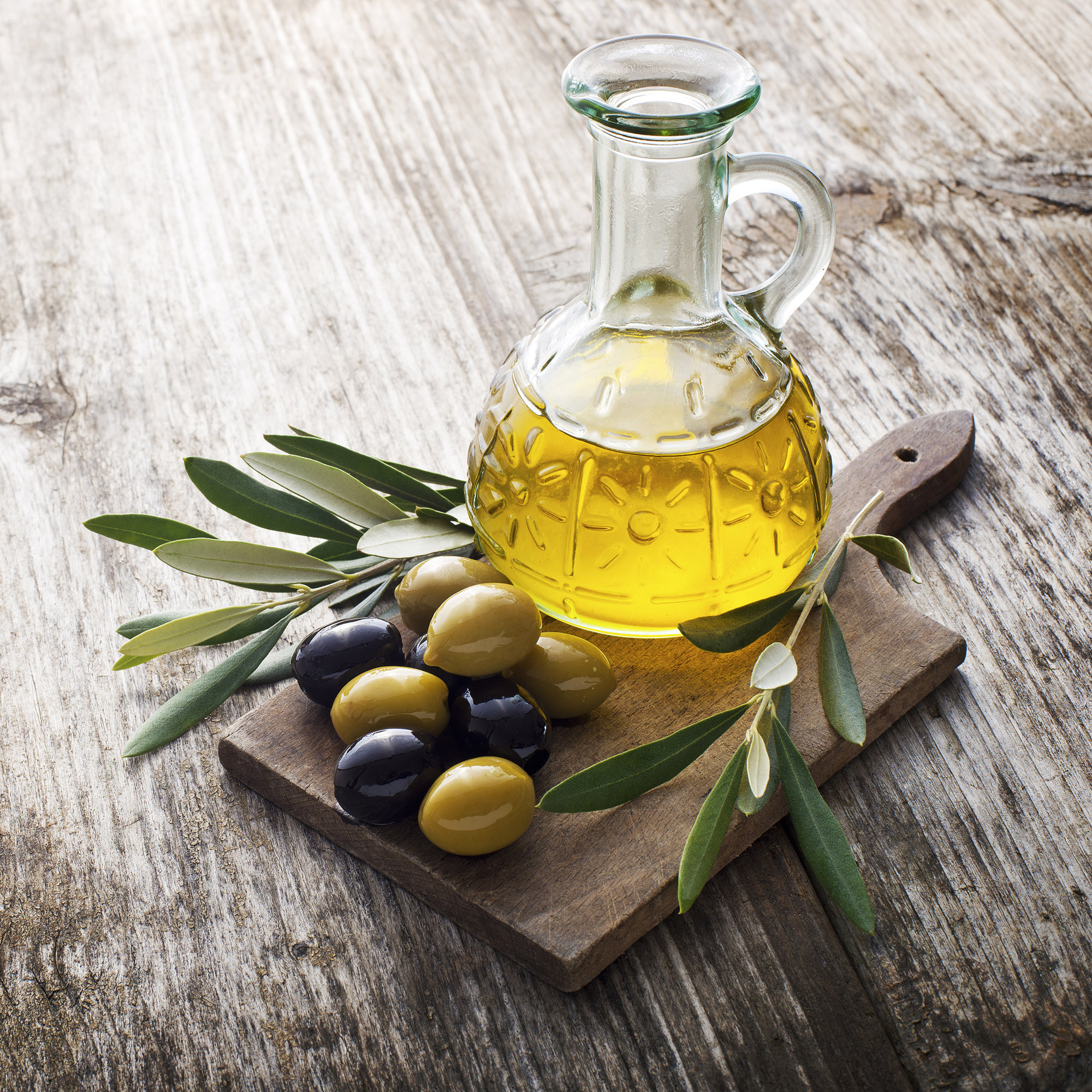 Оливковое масло в пищу. Olive Oil масло оливковое. Olive Olive для масла. Оливки и оливковое масло. Масло оливковое в графине.