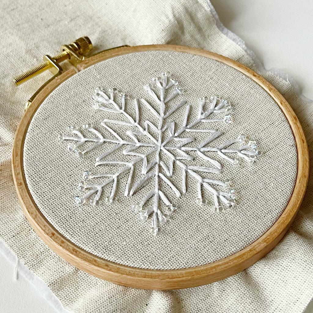 Прекрасные Новогодние снежинки - Схемы вышивки крестом