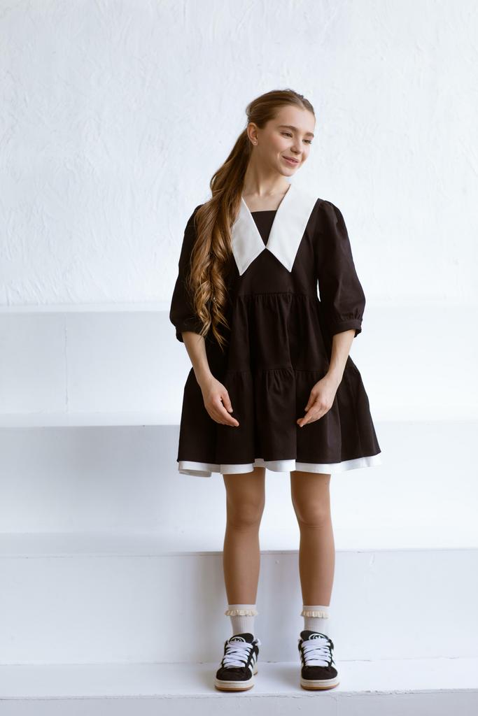 СУКНЯ З КОНТРАСТНИМ КОМІРОМ ( колір чорний)