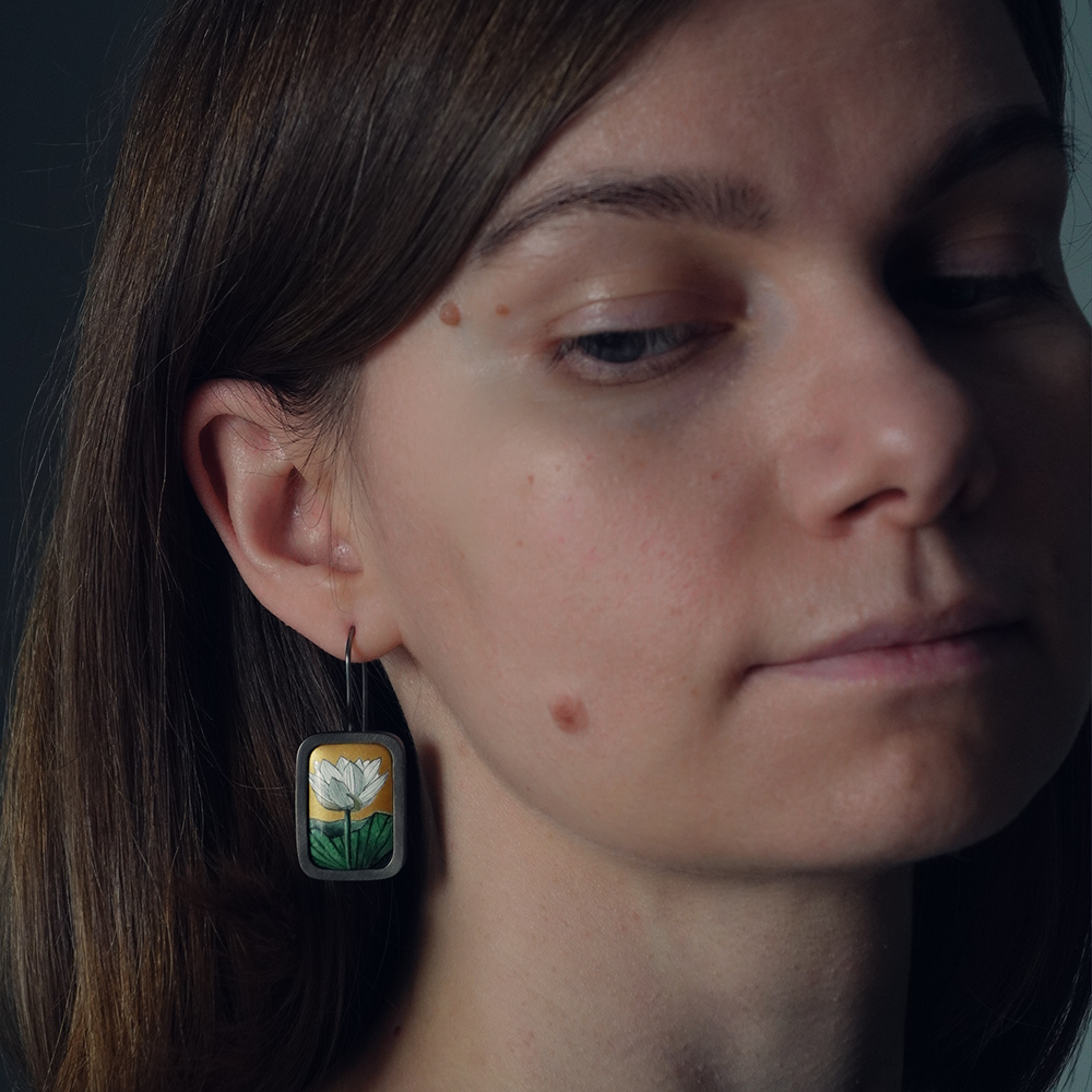 Серьги с горячей эмалью БЕЛЫЕ ЛОТОСЫ на заказ