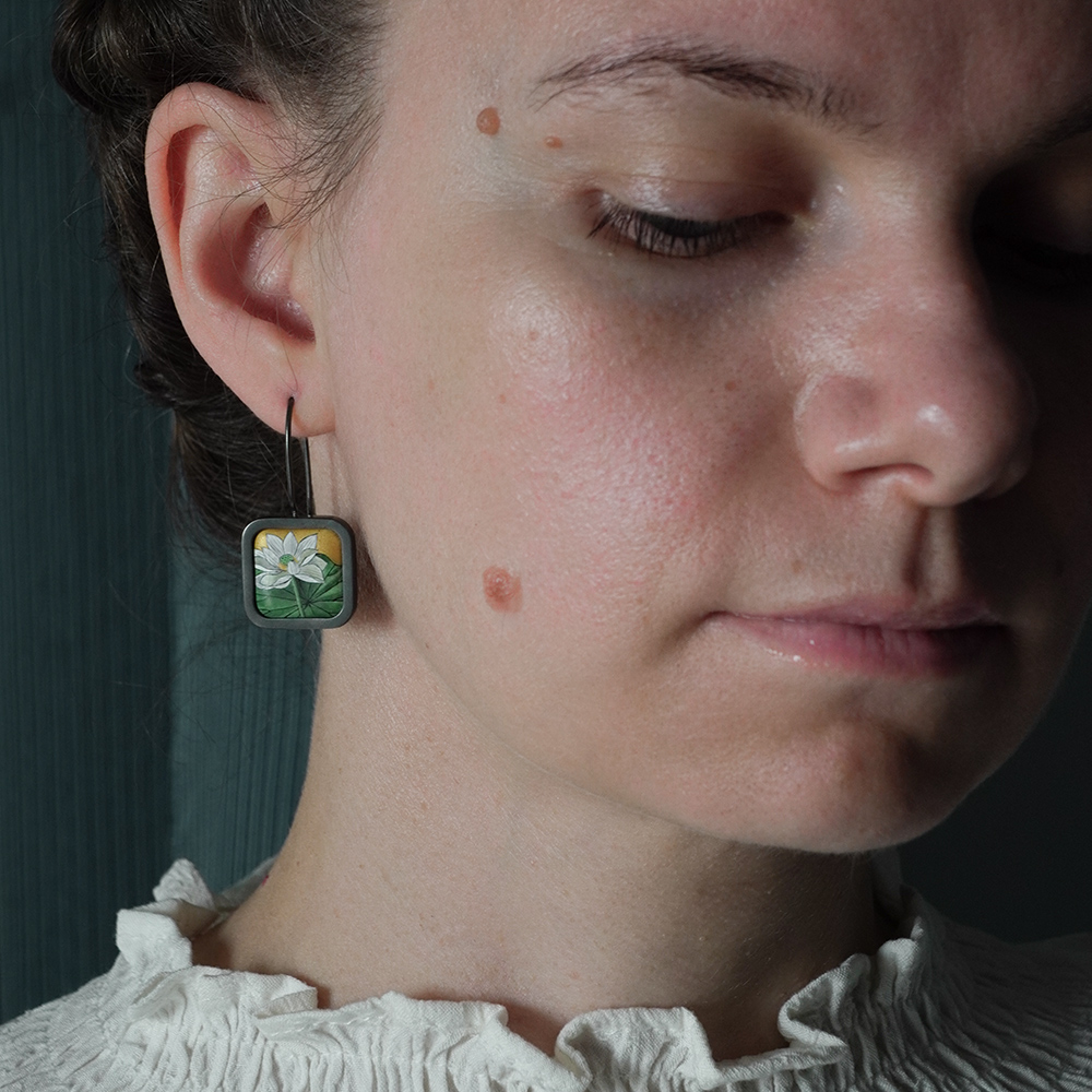 Серьги с горячей эмалью БЕЛЫЕ ЛОТОСЫ на заказ