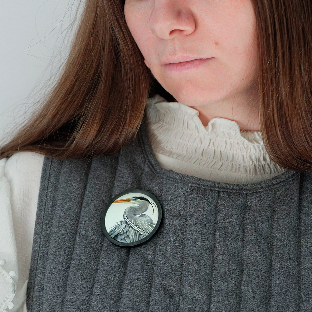 Брошь-подвеская с горячей эмалью ЦАПЛЯ на заказ