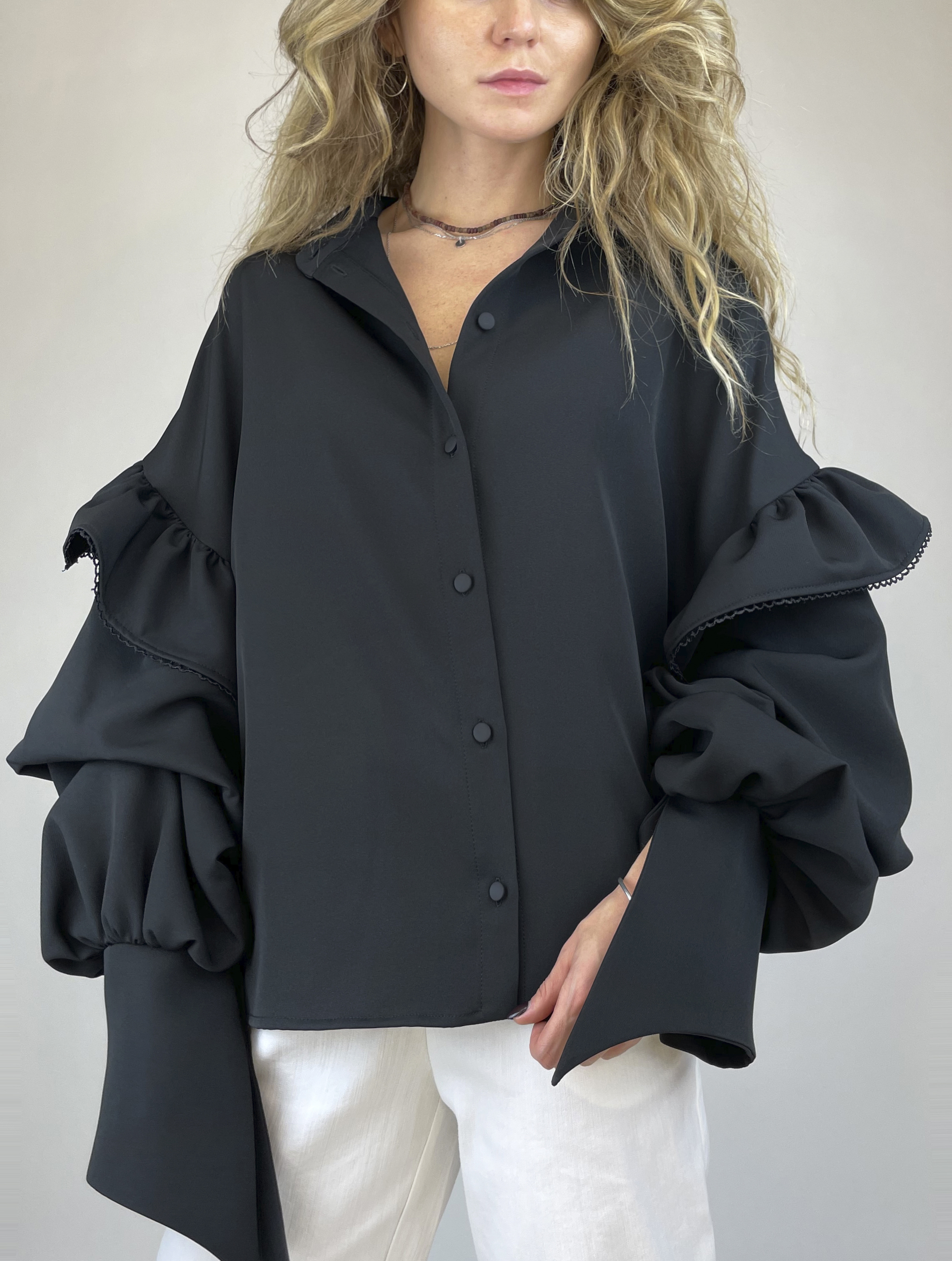 Puff-sleeve shirt (black)