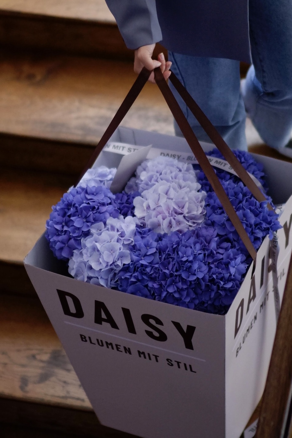 Daisy Mono Strauß "Hortensienwolke Blau"