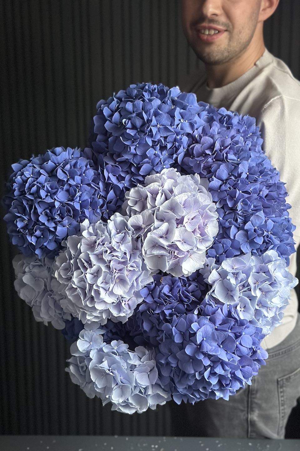 Daisy Mono Strauß "Hortensienwolke Blau"