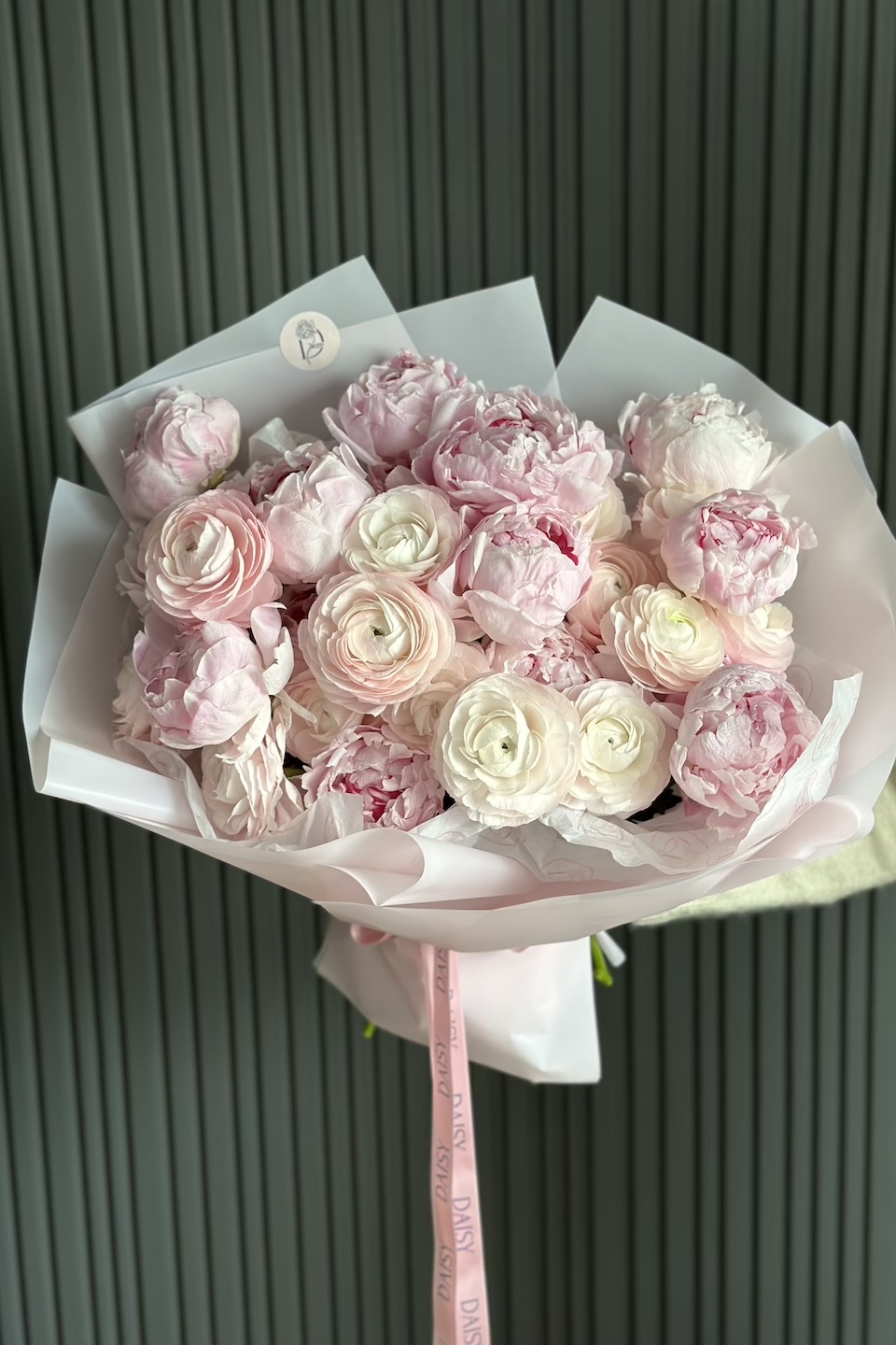 Daisy Duo Strauß "Pfingstrose-Ranunkel"