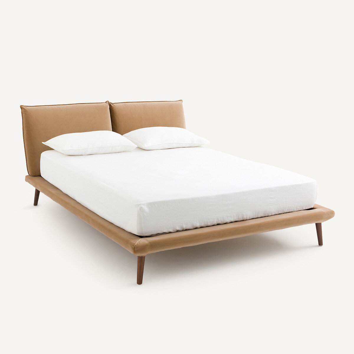 Кровать с обивкой из велюра