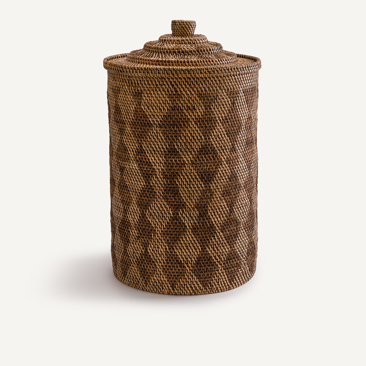 Корзина из плетеного ротанга