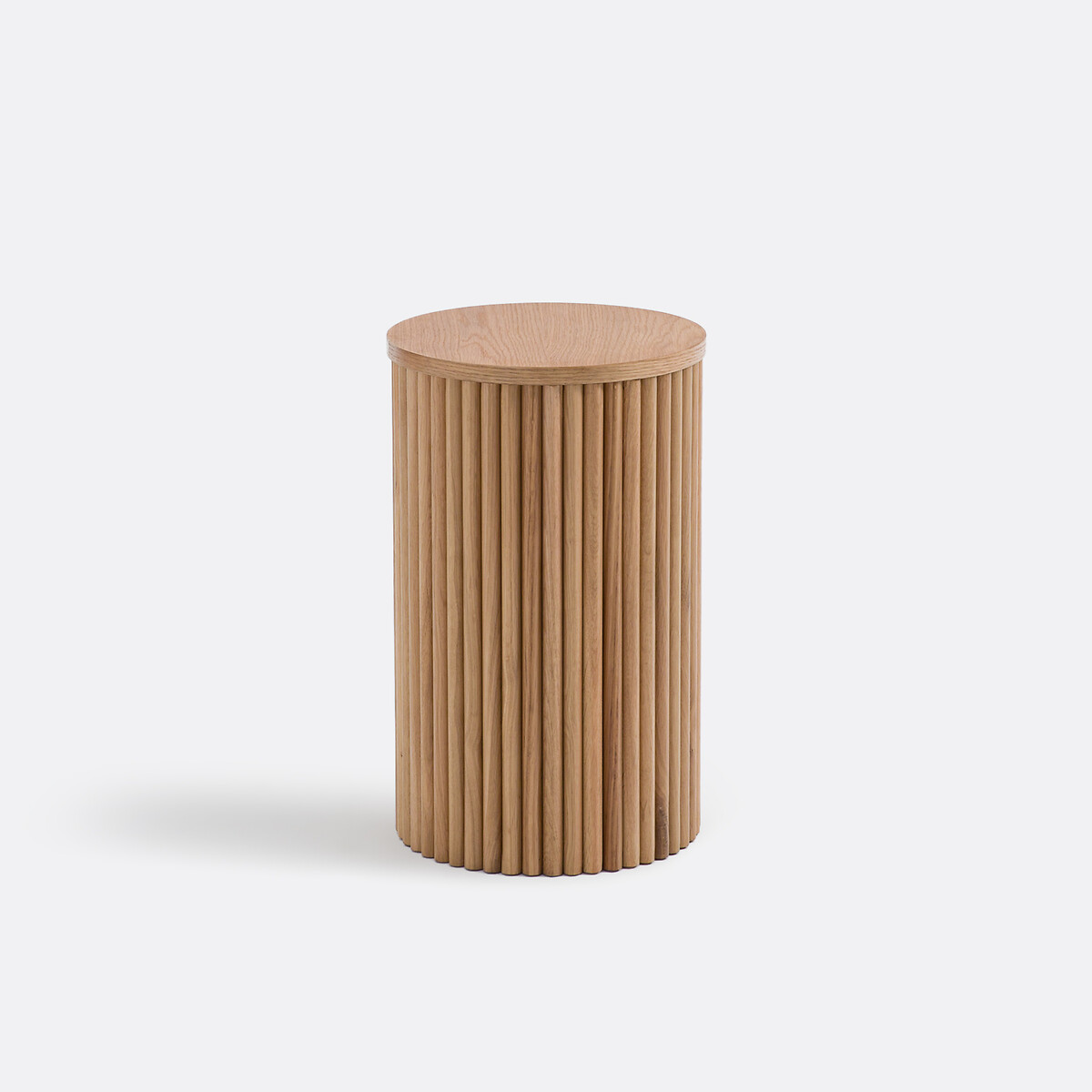 Приставной столик, отделанный дубом