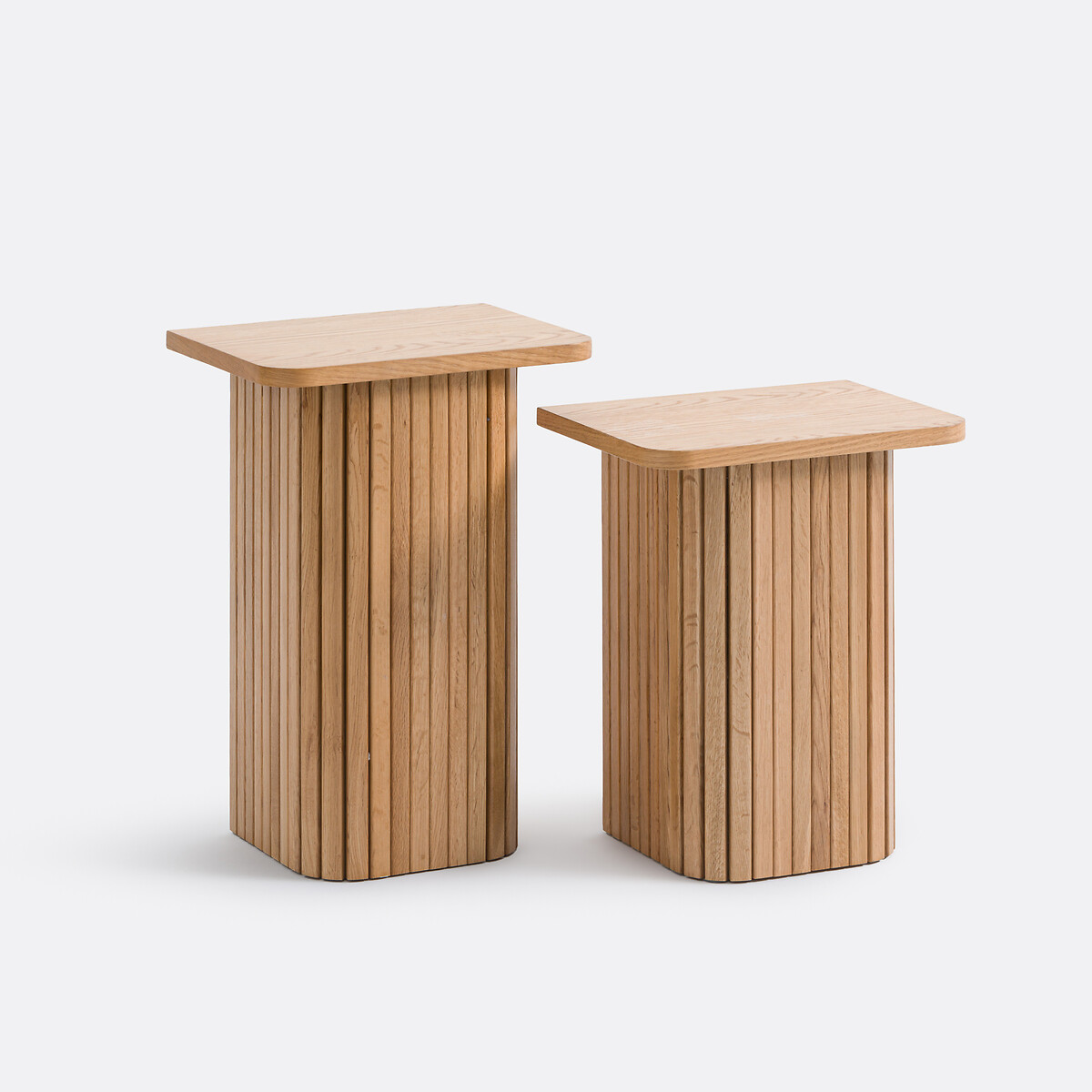 Комплект из 2 придиванных столиков, отделанных шпоном дуба