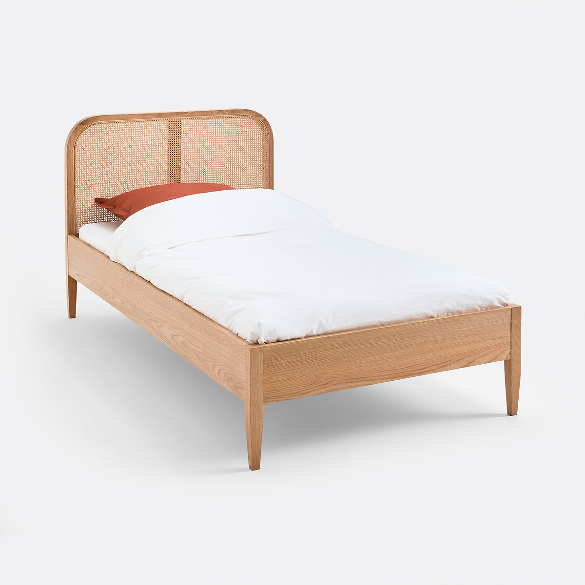 Односпальная кровать из дуба и шпона с плетением из ротанга, в комплекте с реечным основанием