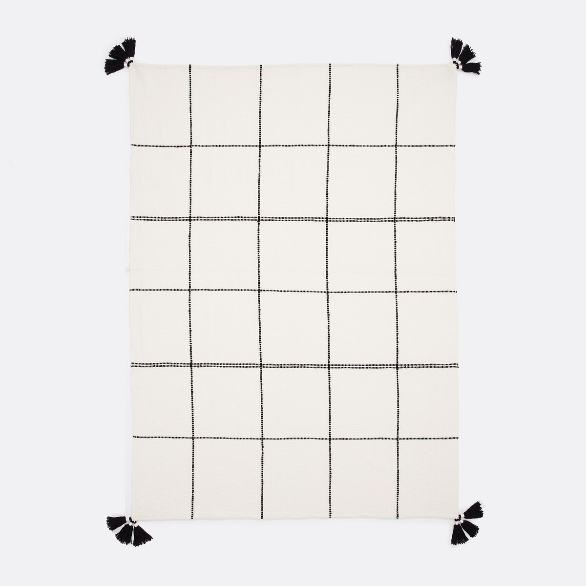 Плед с отделкой помпонами