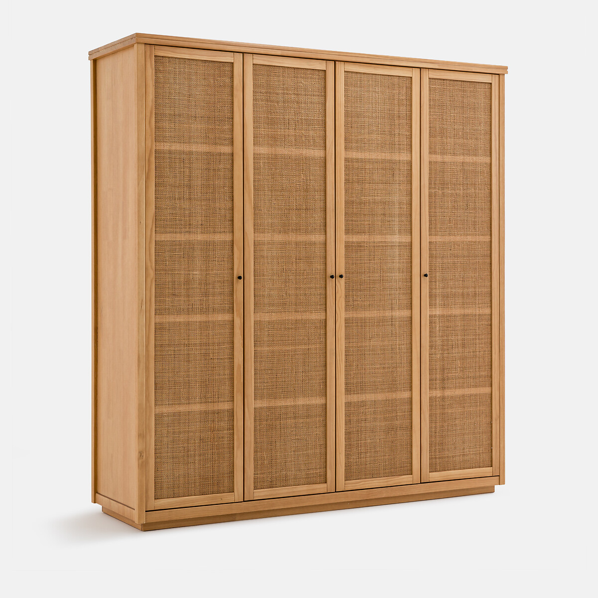 Четырехдверный шкаф из массива сосны и ротангового плетения