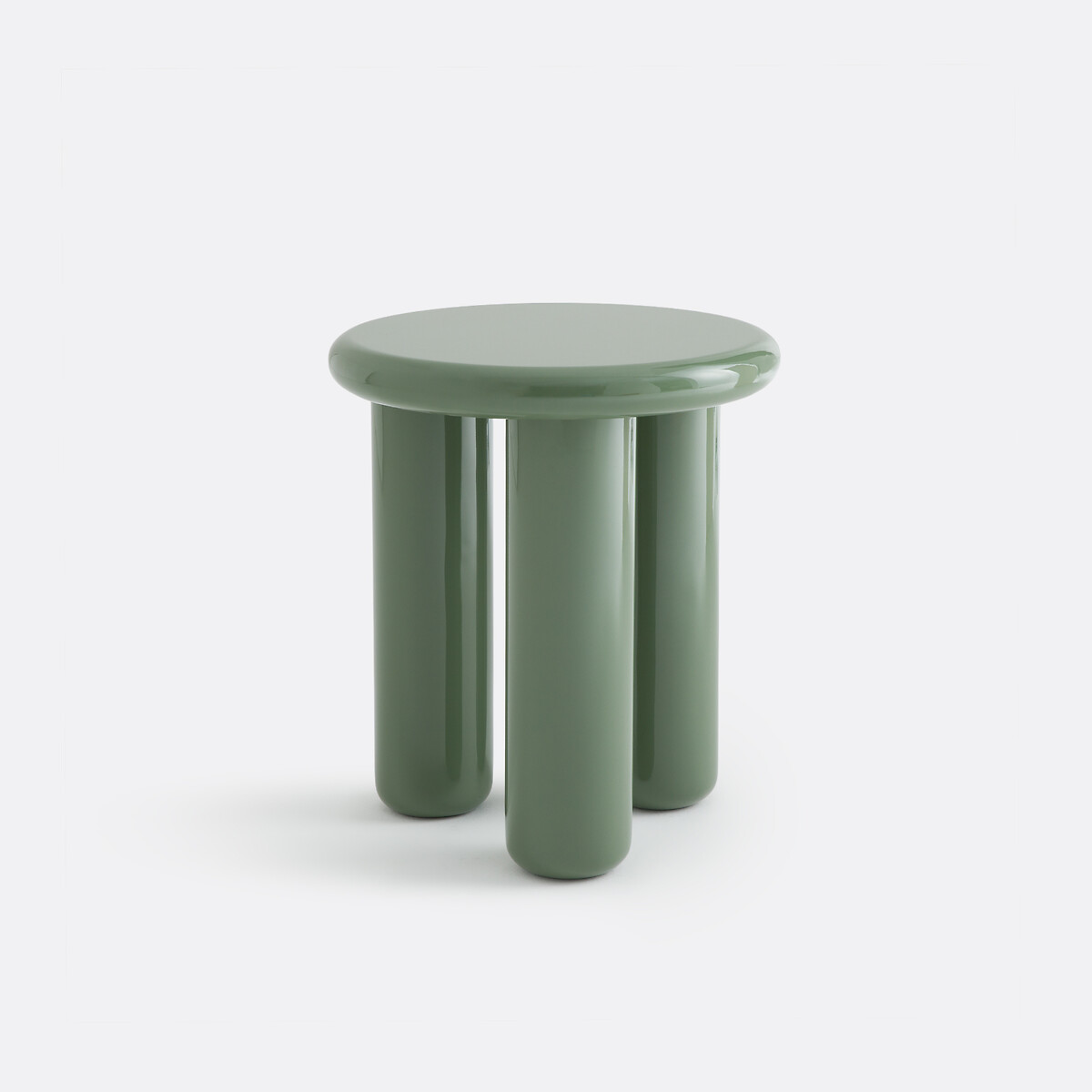 Приставной столик на 3 ножках, лаковое покрытие