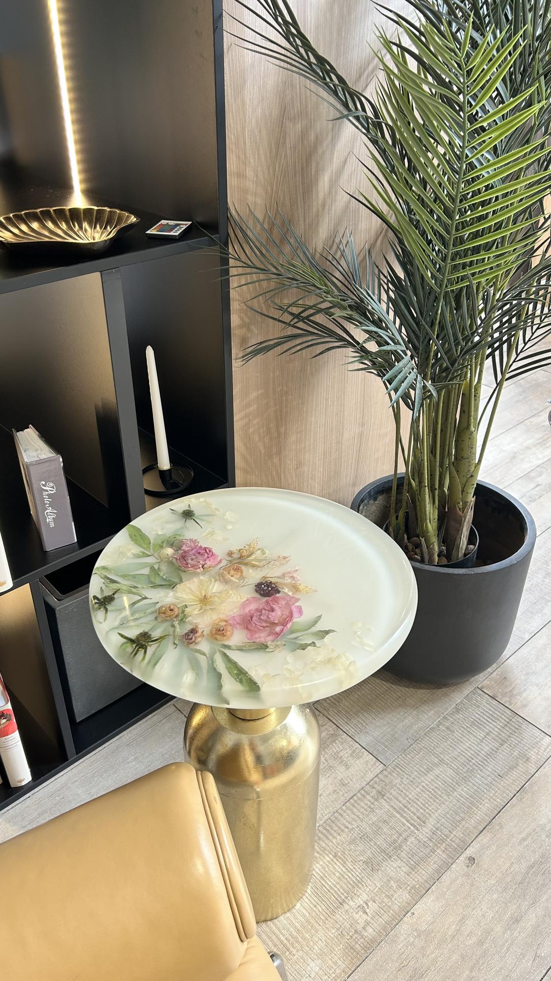 Журнальный столик из серии Duets Flowers, золотой