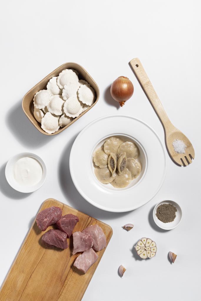 Безглютенові пельмені з яловичиною та свининою