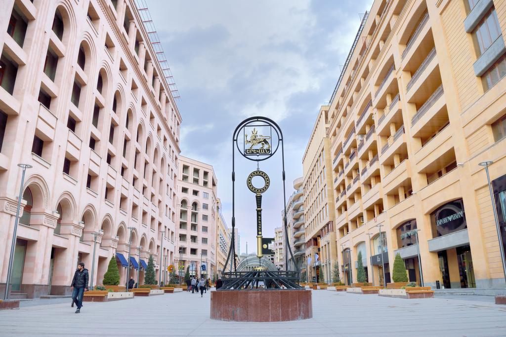 За зелеными горами