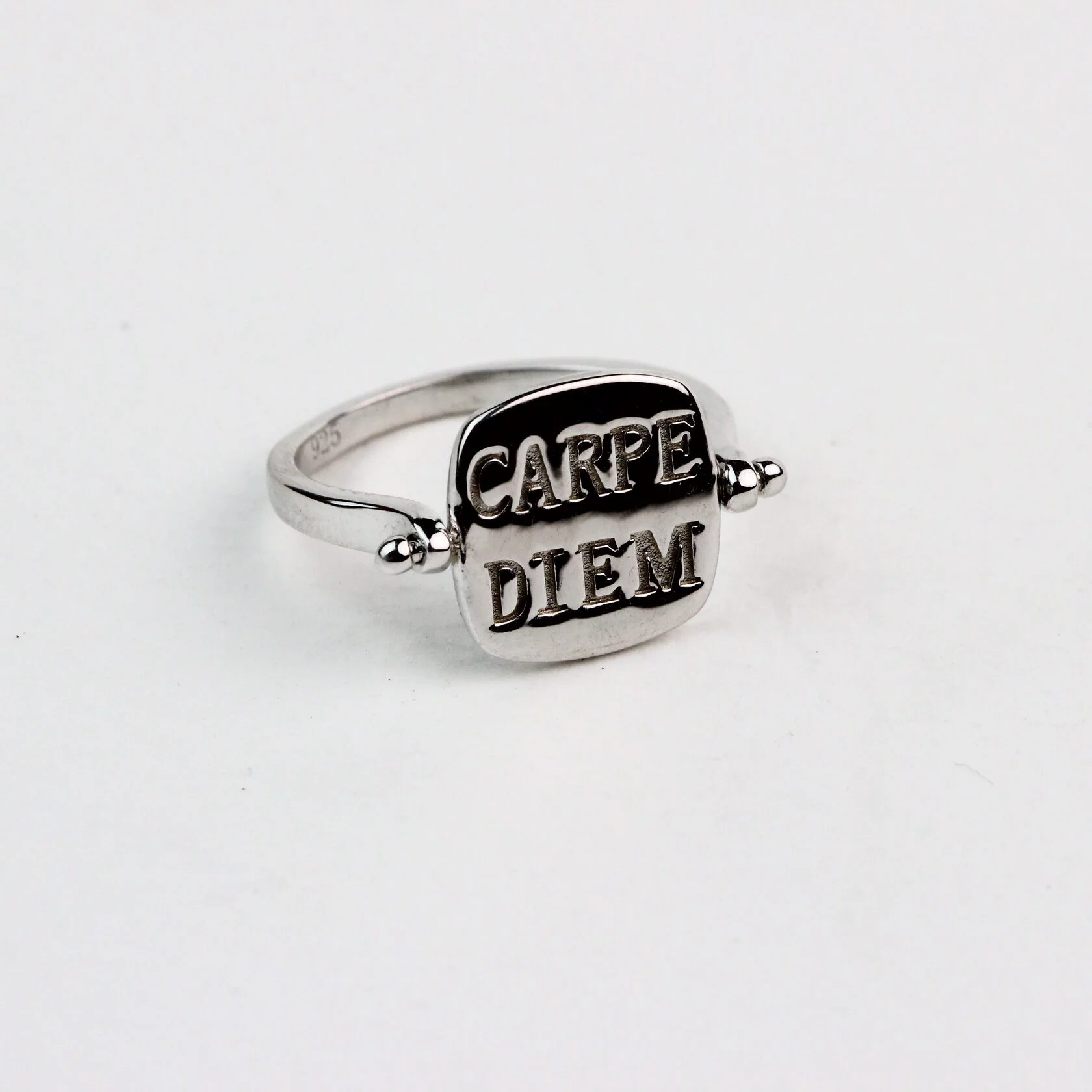 Кольцо Carpe Diem