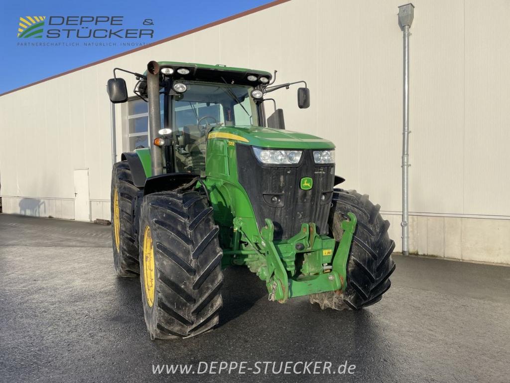 John Deere 7215R