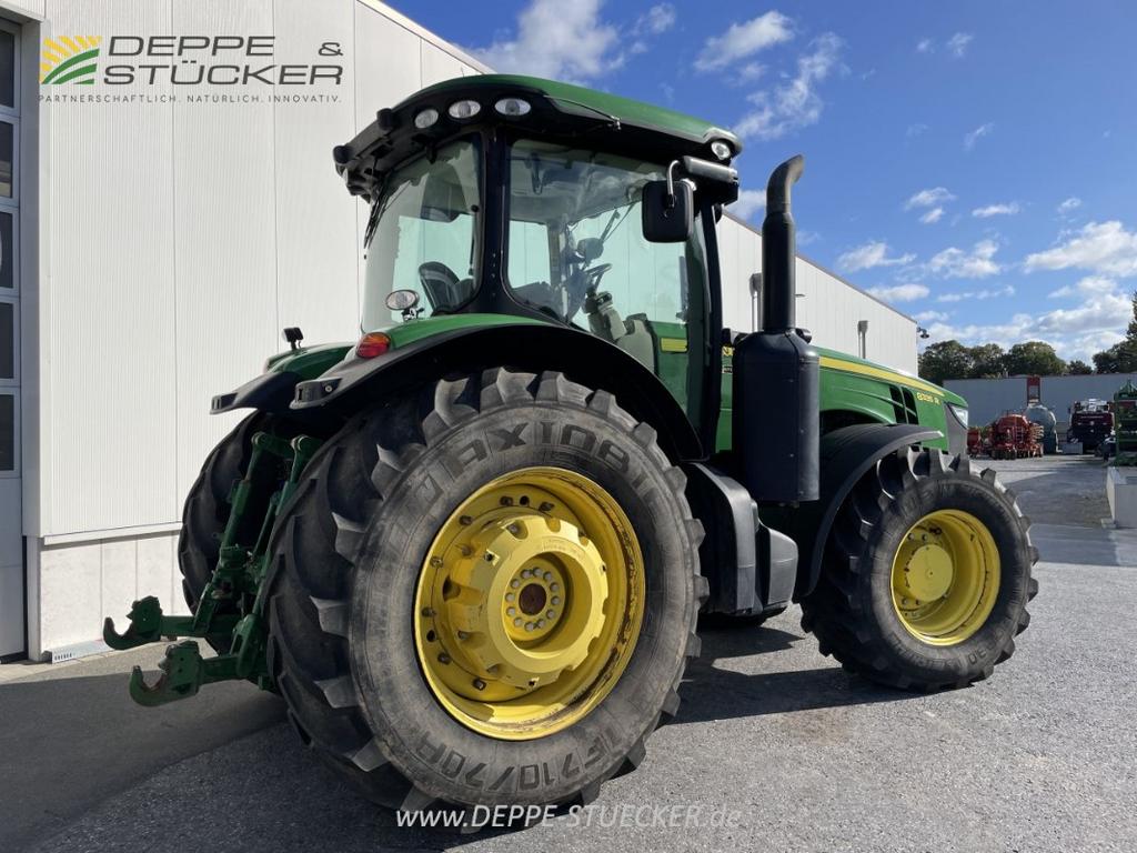 John Deere 8335R