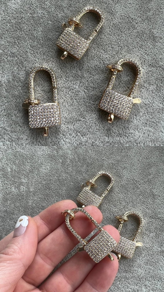 Крупный карабин с позолотой