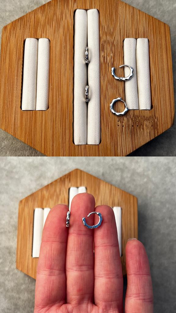 Серьги маленькие на мочку родий с фианитами 10 х 2 мм