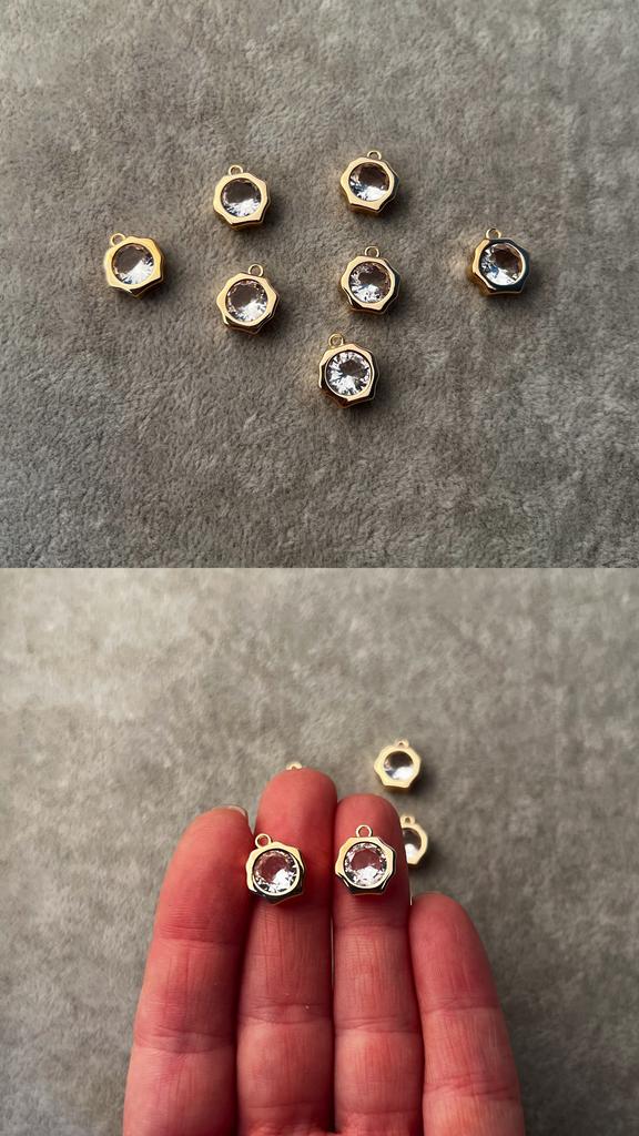 Подвеска с позолотой со стеклом 11 х 12 мм