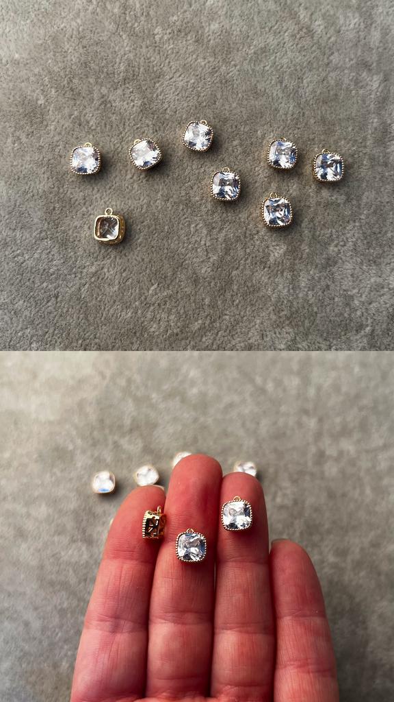 Подвеска с позолотой со стеклом 7 х 8 мм