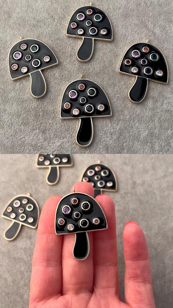 Подвеска с позолотой, эмалью и фианитами 39 х 30 мм