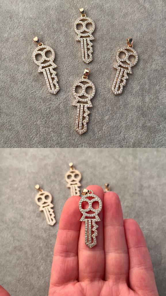 Подвеска с позолотой и фианитами 38 х 15 мм