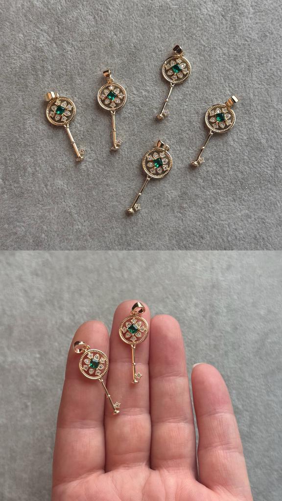 Подвеска с позолотой и фианитами 28 х 11 мм