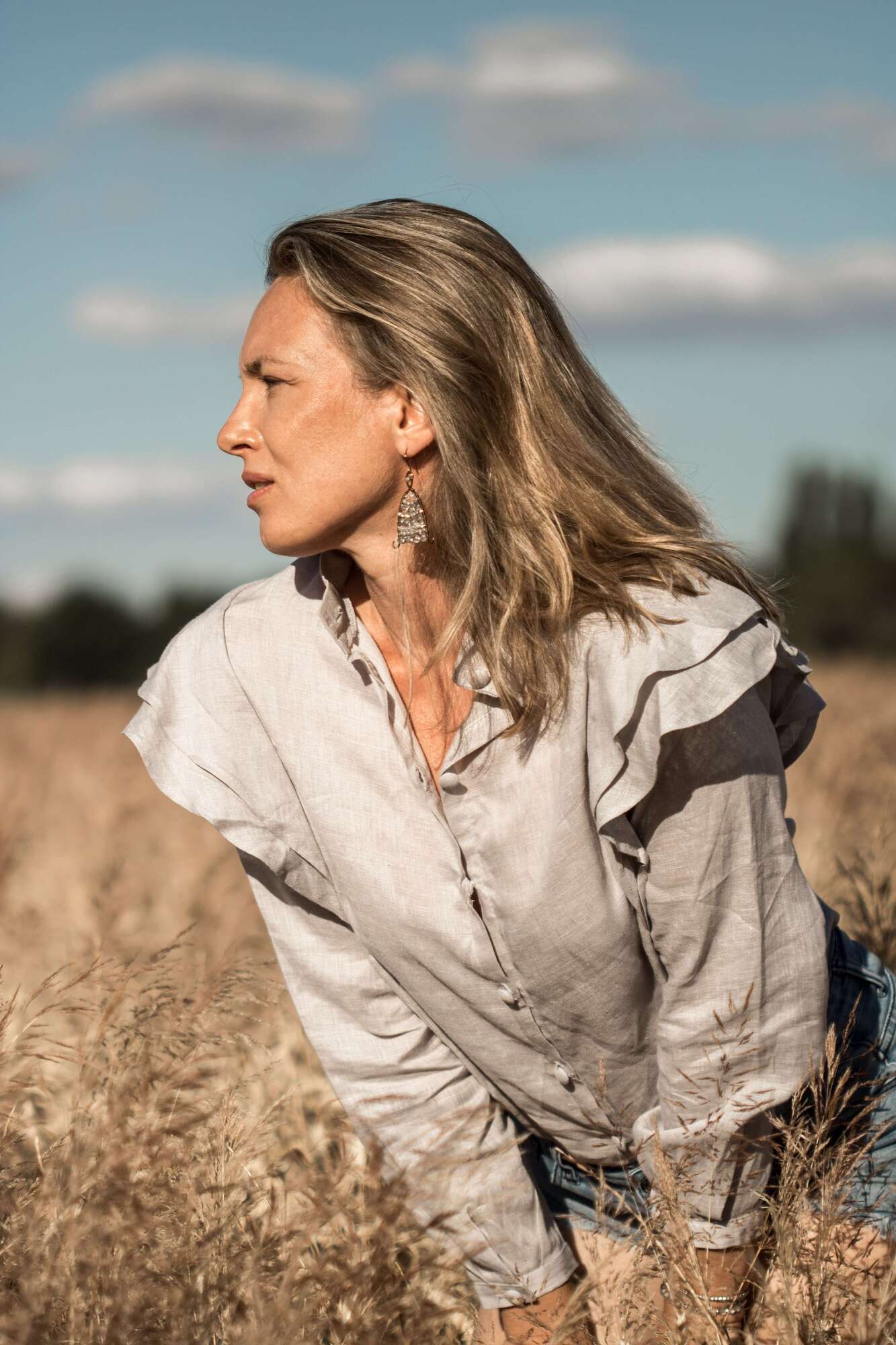 LINEN BLOUSE WITH FRILLS SUZANNE