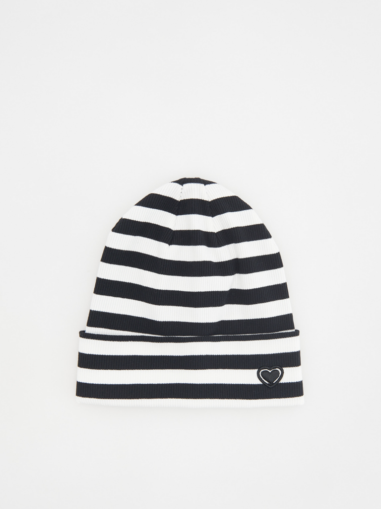 Шапка з вишивкою Біла