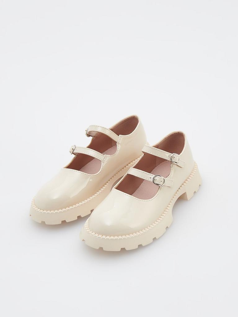 Бежеві лофери на застібці