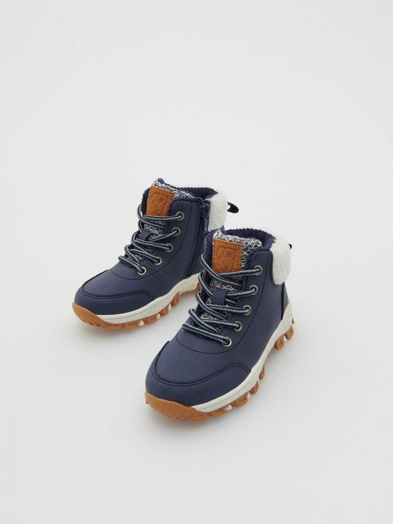 Трекінгові черевики з високою шнурівкою