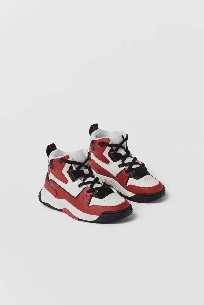 Високі снікерси зі вставками