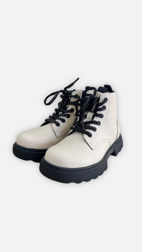 Черевики зі шнурками