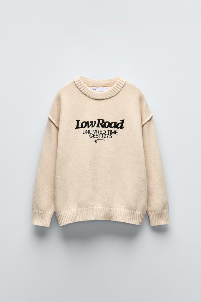 В'язаний светр з написом