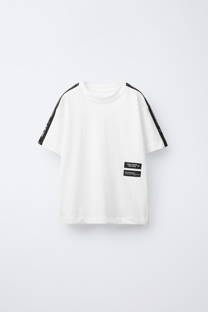 Спортивна футболка зі смугою