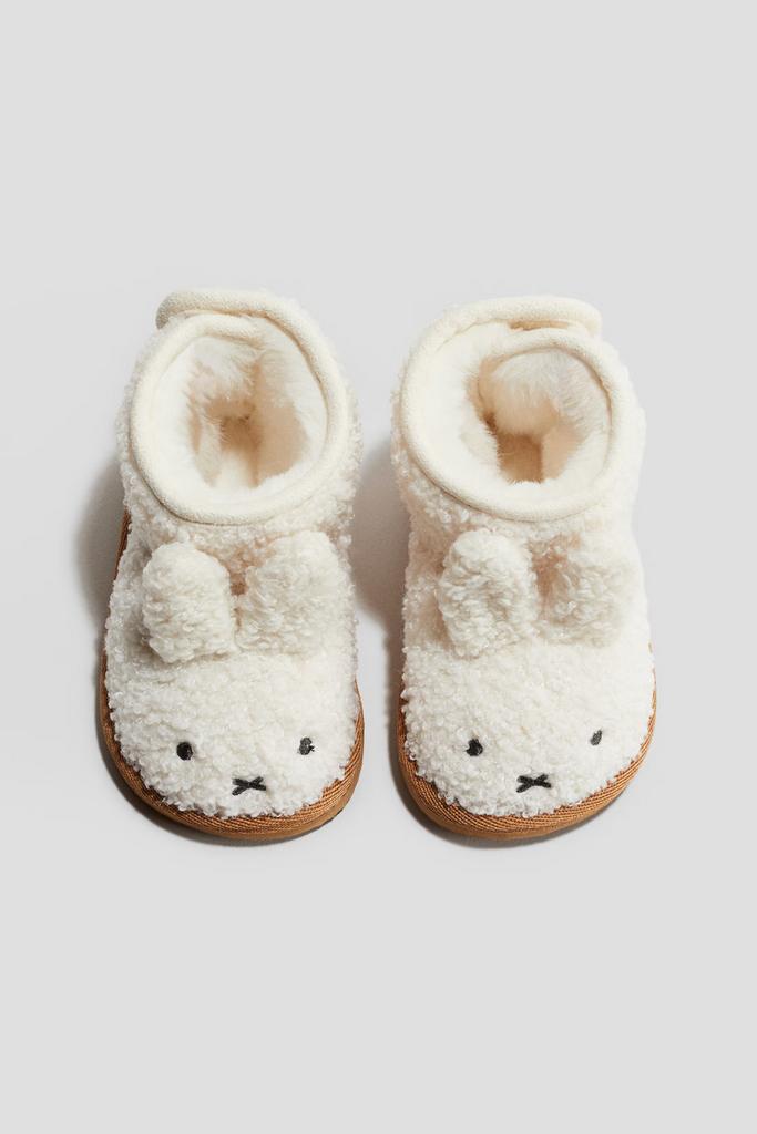 Пухнасті черевики з вушками