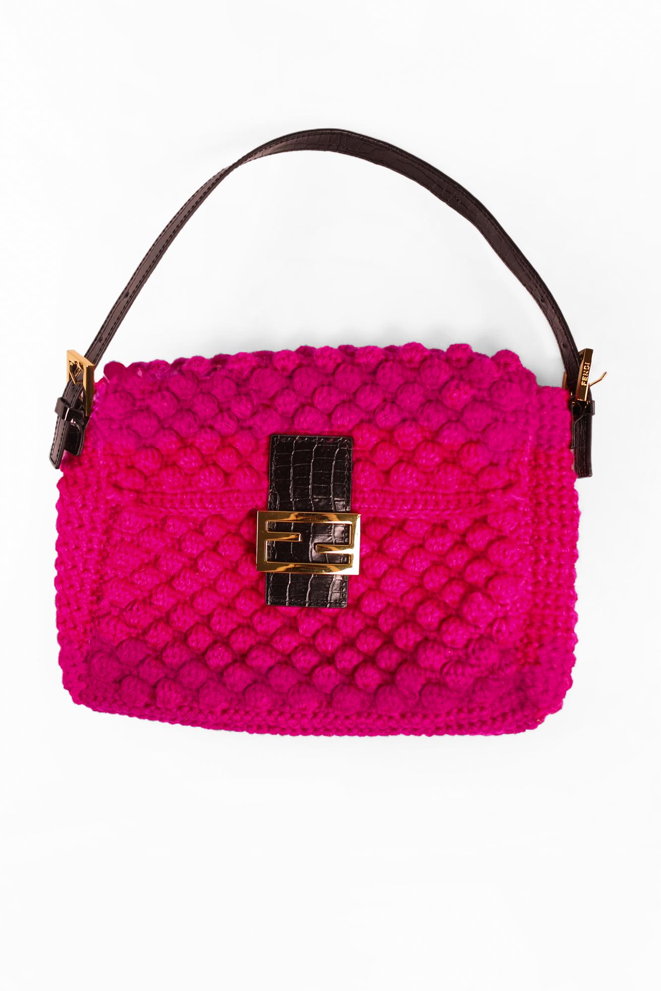 Розовая сумка-багет