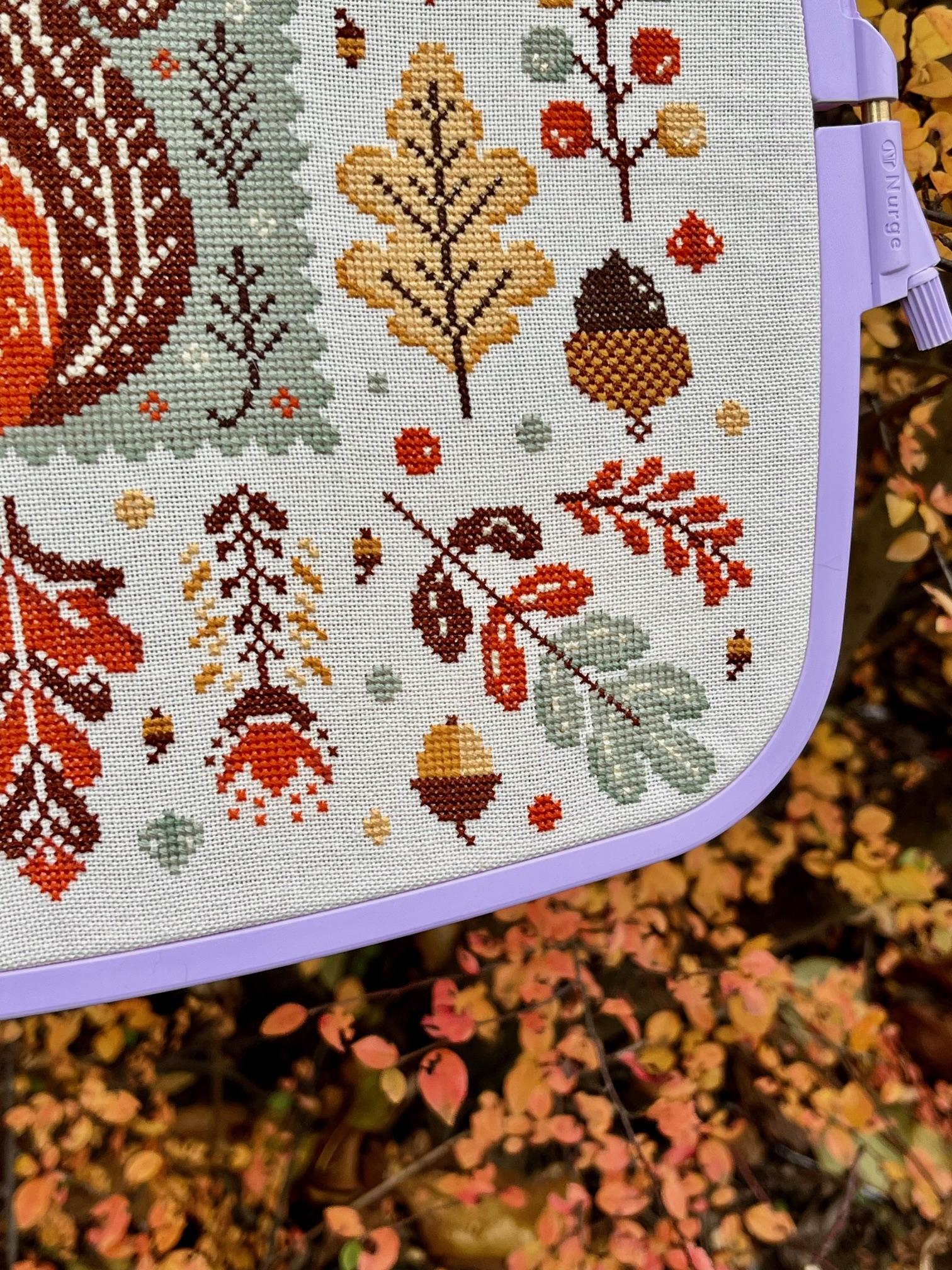Autumn squirrel sampler - cross stitch pattern