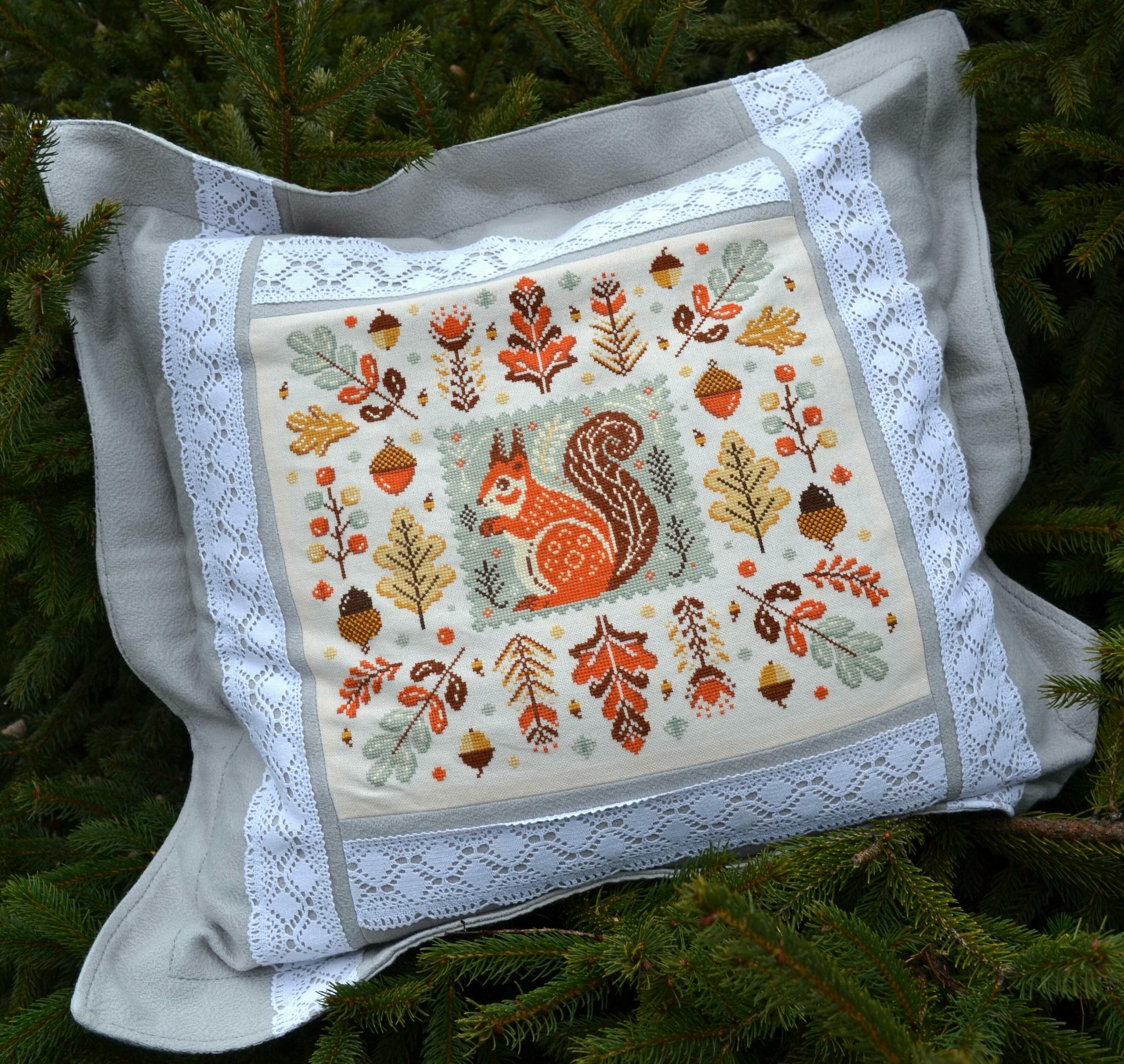 Autumn squirrel sampler - cross stitch pattern