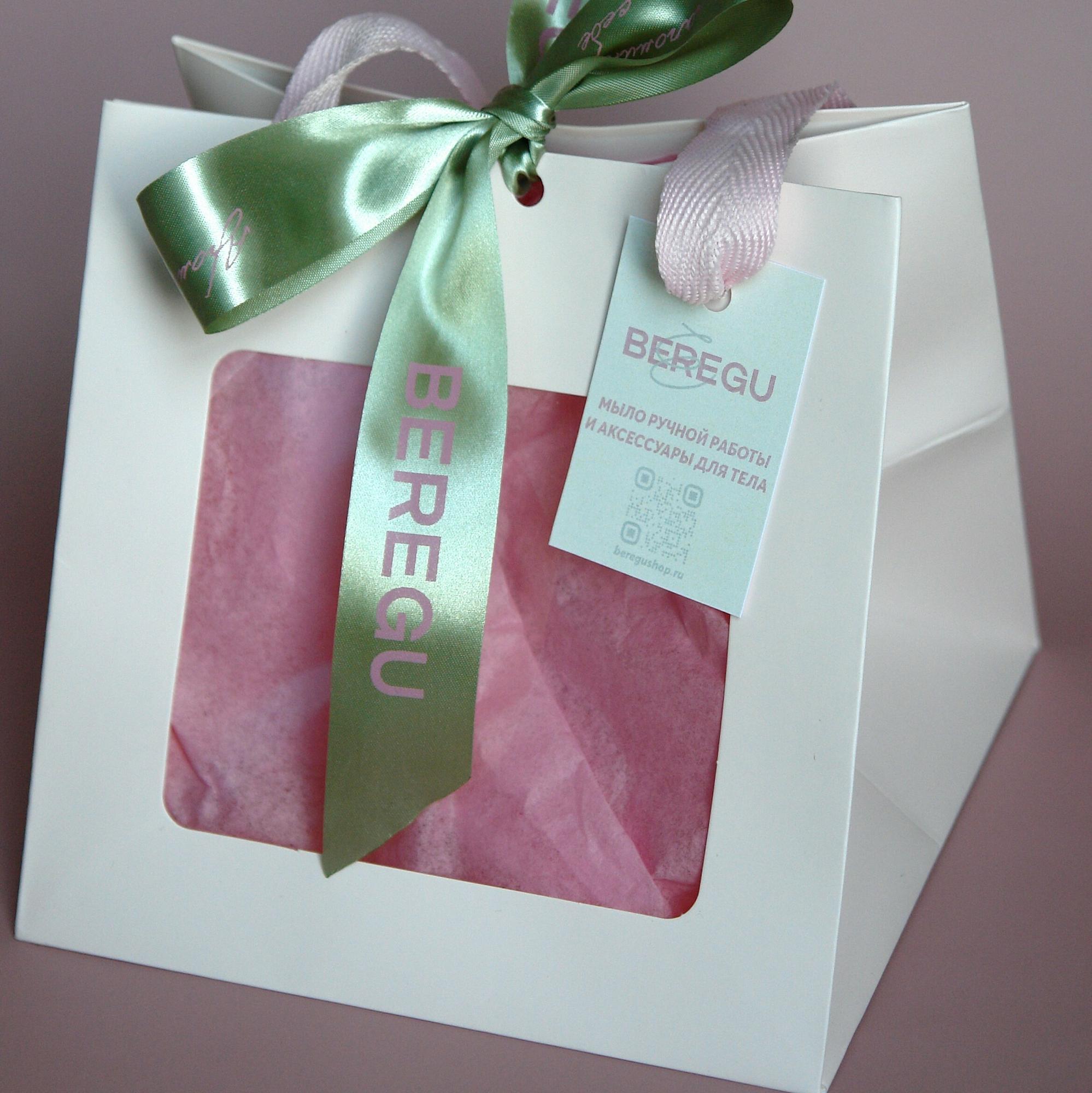 Подарочная коробка квадратная с окном 15*15*15 см, нежно-розовая с окном