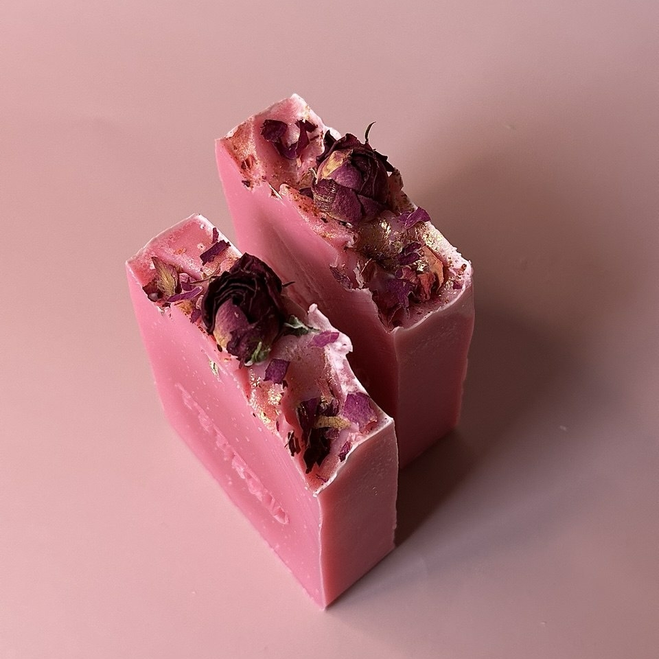 Натуральное мыло "Свежесрезанные розы"