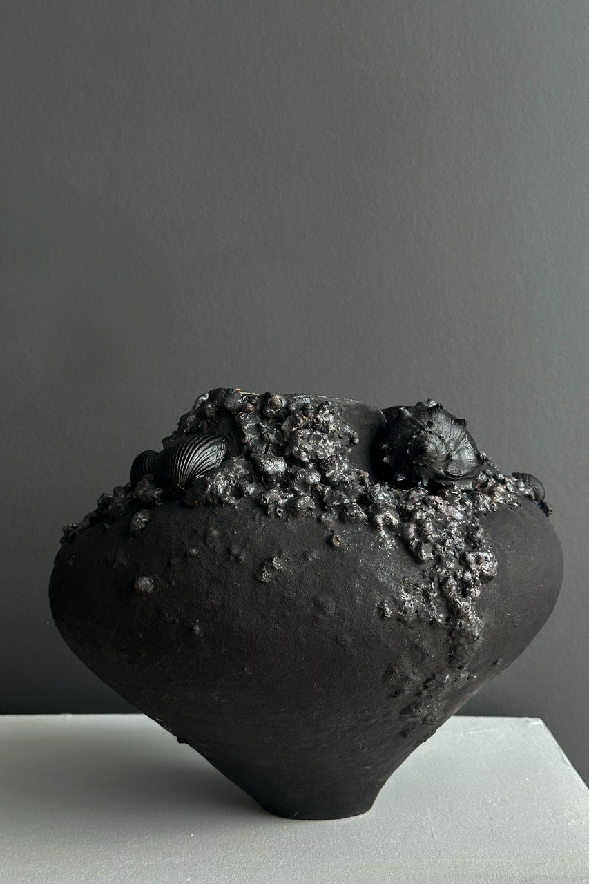 Ваза "Черное черное море"