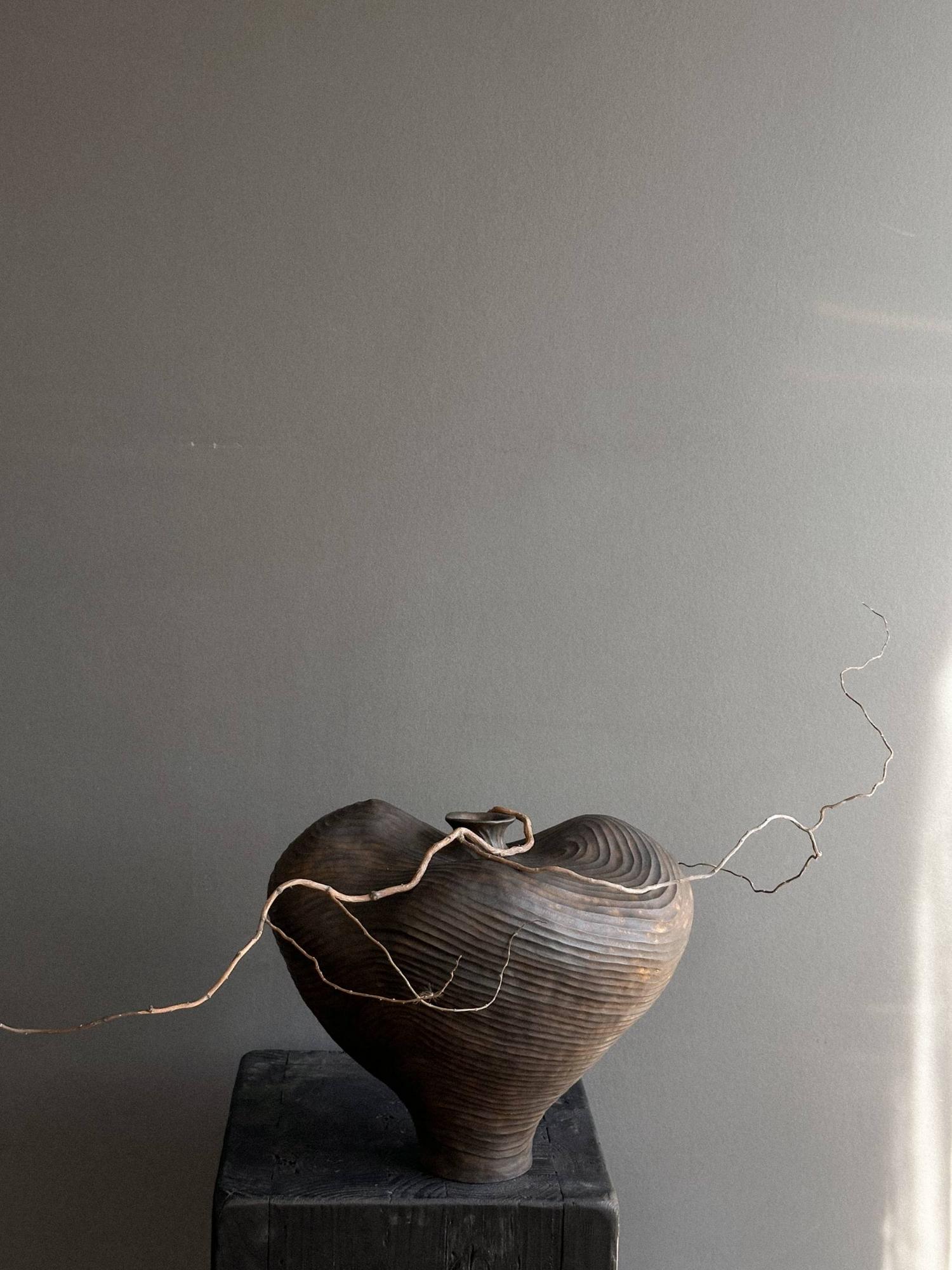 Ваза скульптурная "Бронзовое сердце"