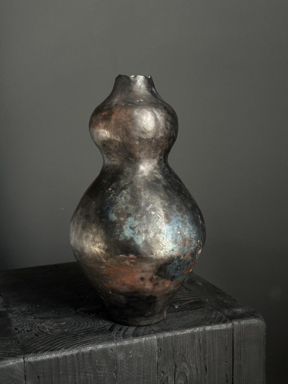 Ваза из обжига саггар черная